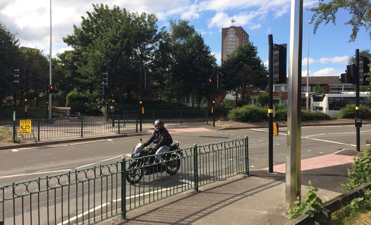 Staggered crossing close on the B1432