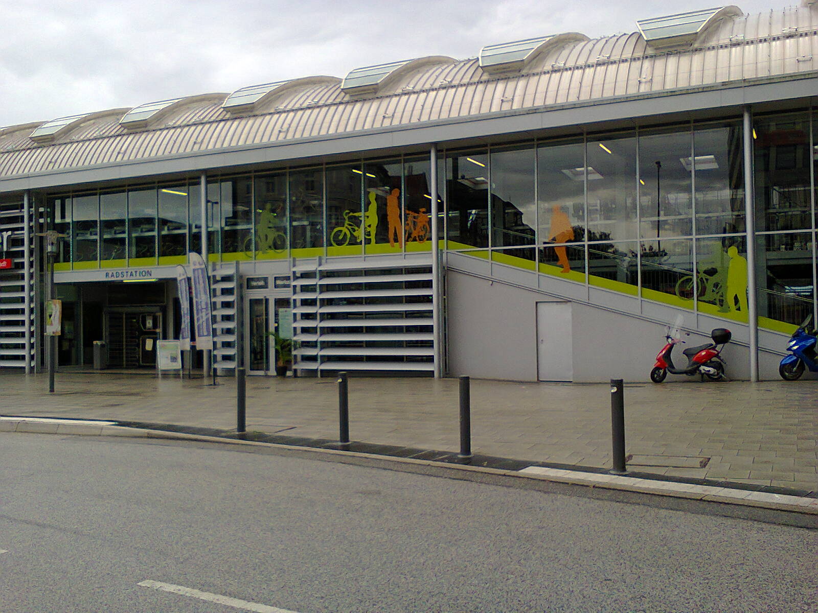 Covered cycle parking at Kiel Hauptbahnhof