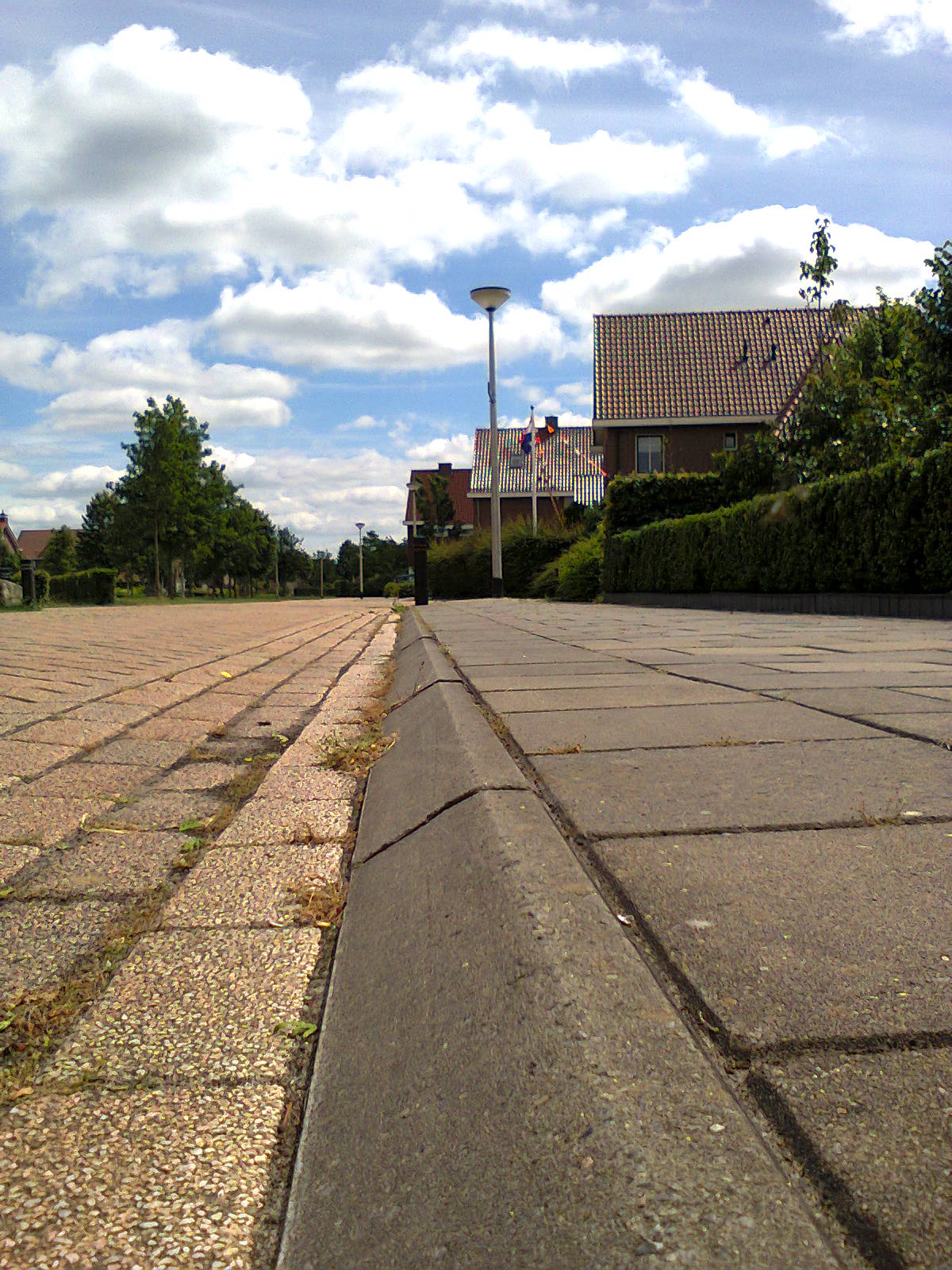 Bevelled or forgiving kerb