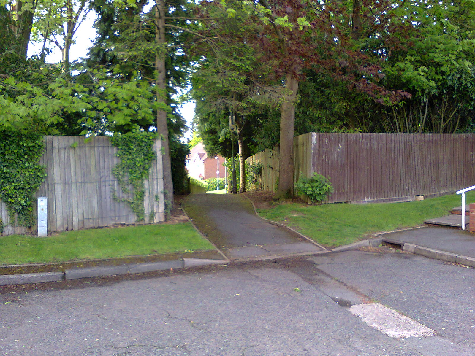 Path Between Jervoise Drive and Wynds Point