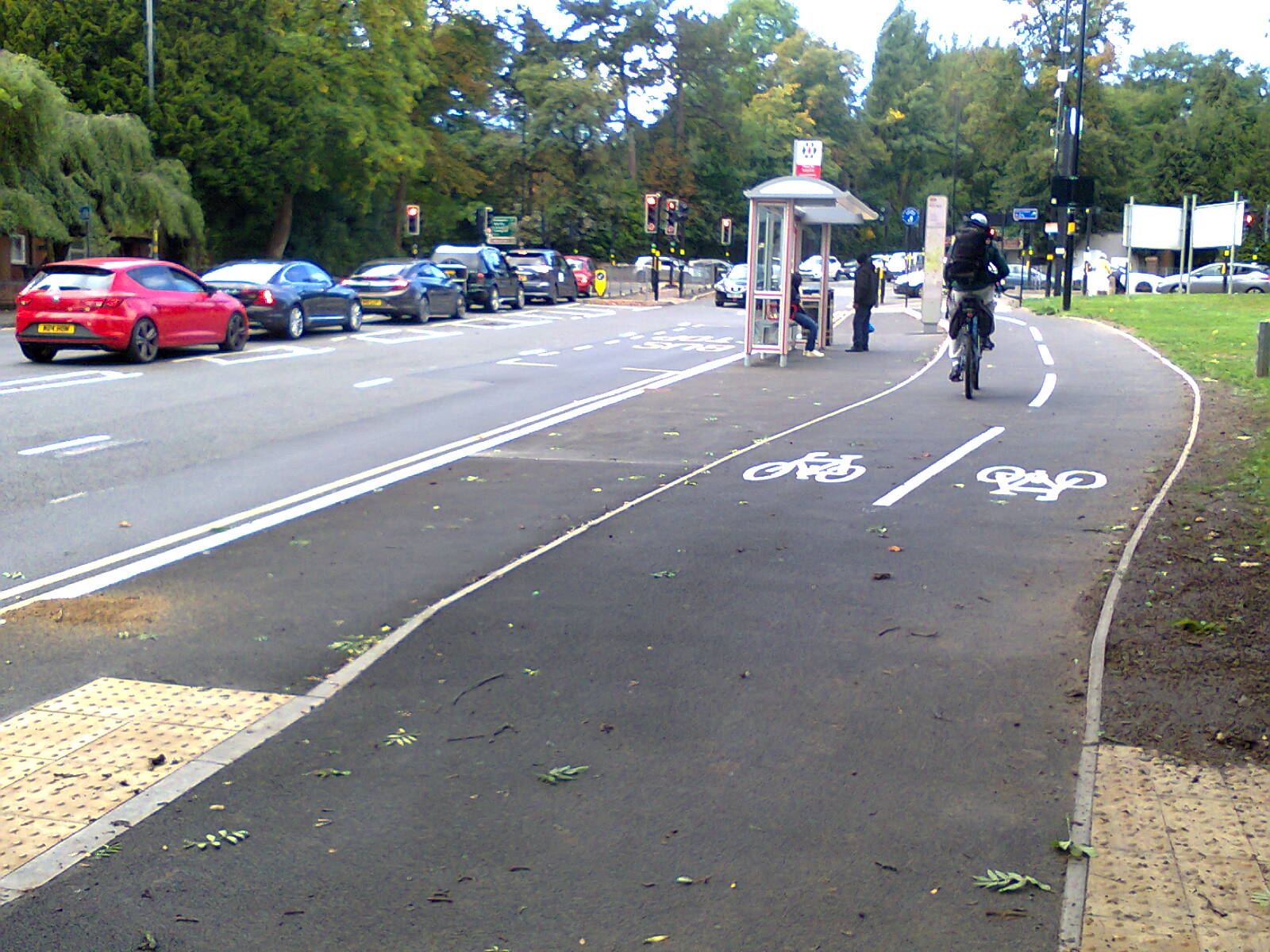 Cycle track bypassing a bus stop on Priory Road