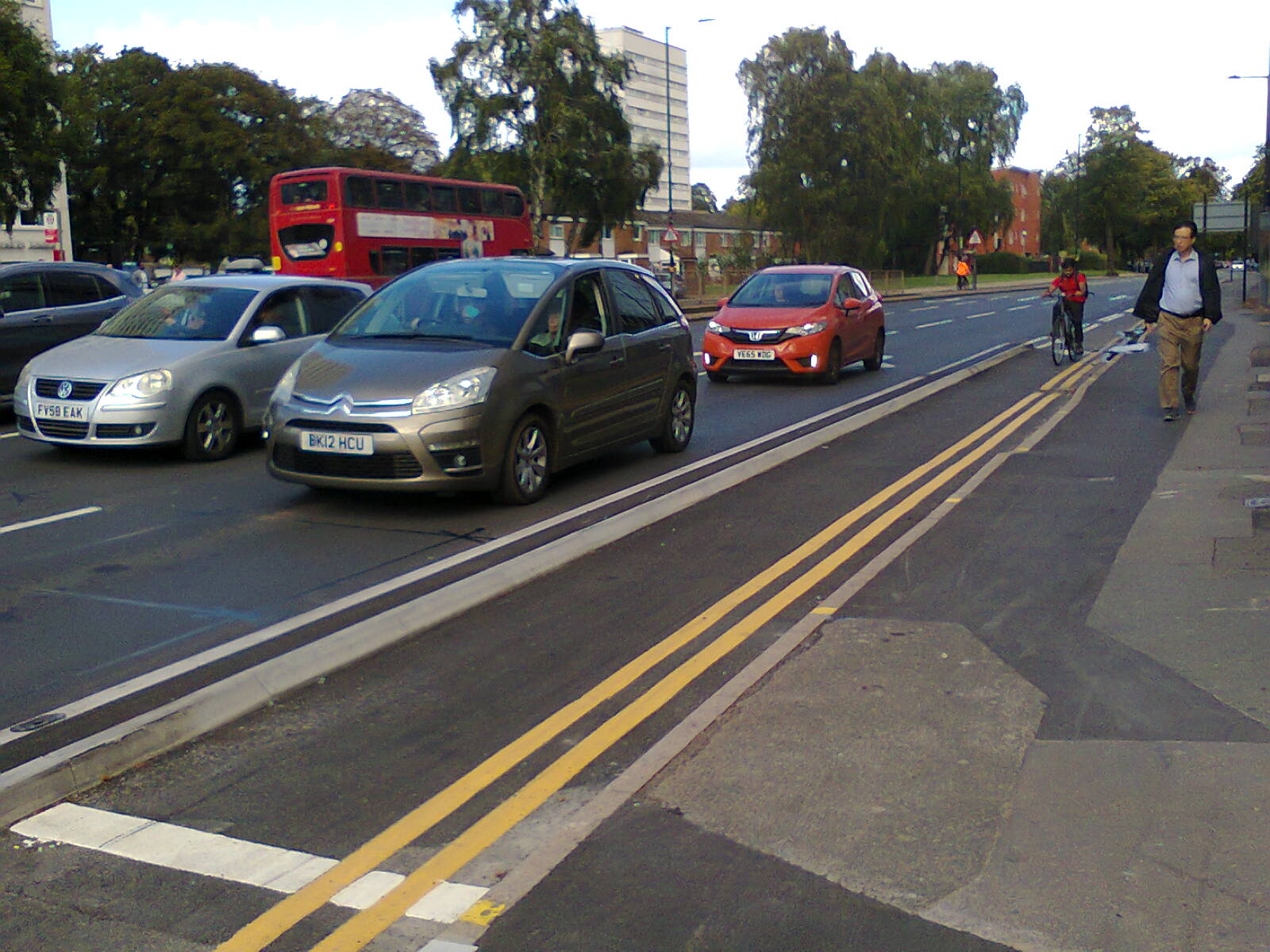 Segregated cycle lane along Pershore Road approaching the Priory Road junction