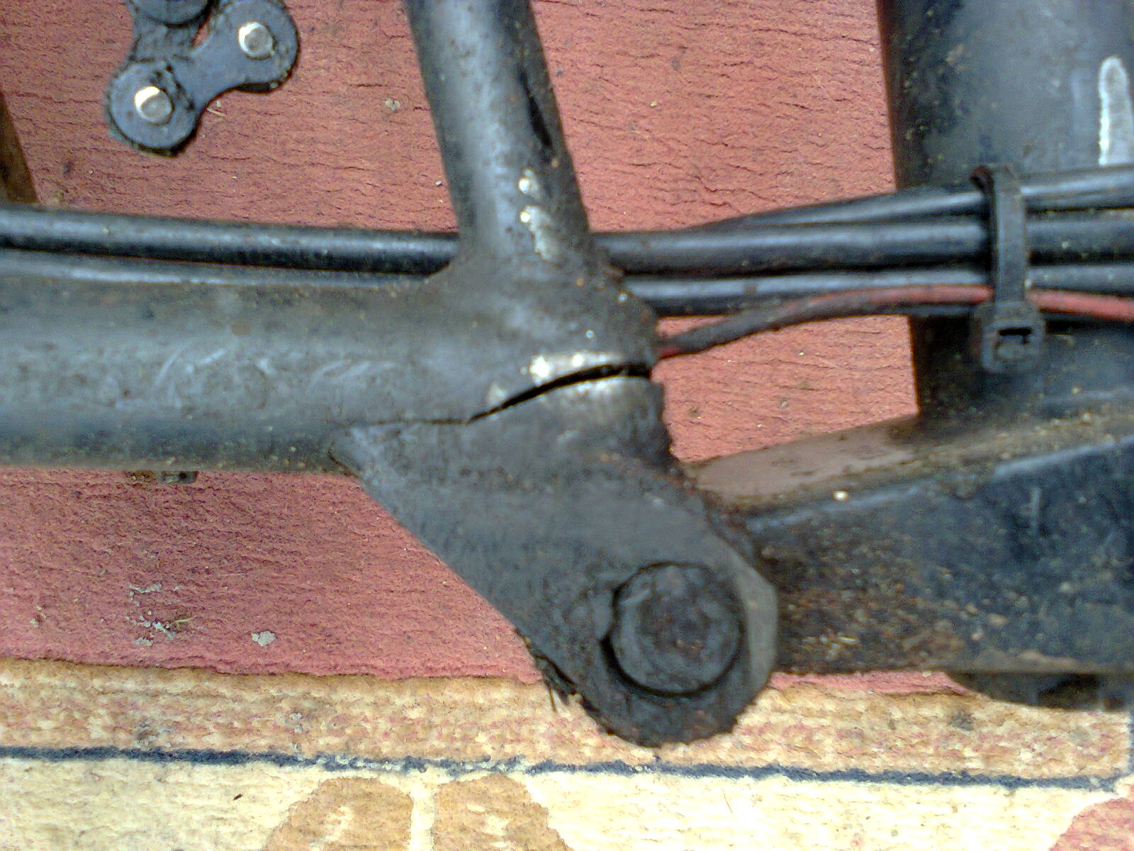 Cracked vintage Brompton rear triangle Cracked vintage Brompton rear triangle