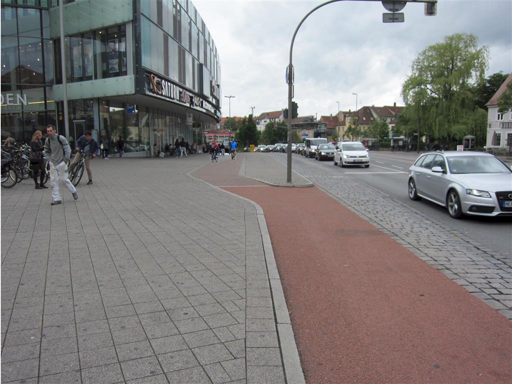 Segregated cycle path in Erlangen