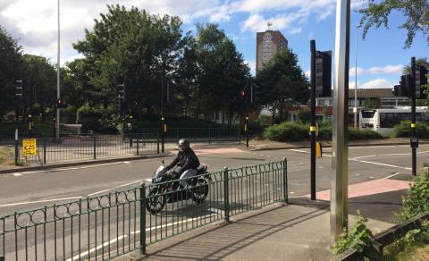 Staggered crossing close on the B1432