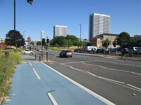Dudley Road Cycleway Switching Sides