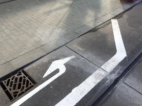 Detail of exit from the carriageway