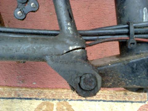 Cracked vintage Brompton rear triangle
