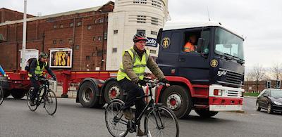 Cycle users next to lorry