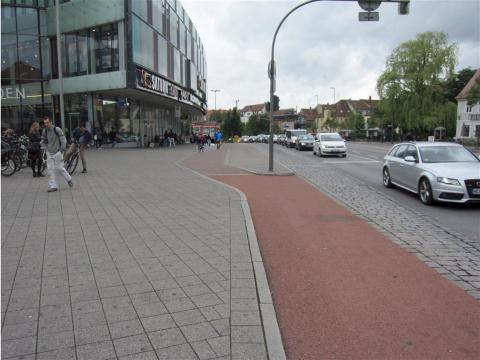 Segregated cycle path in Erlangen