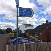 A sign on Bromwich Road (A449) pointing to Diglis Bridge