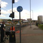 Conflicting signs at the end of the A34 cycle route