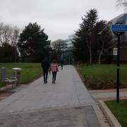 Cyclists must walk to the QE