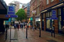 Dismount and walk signs on Cherry Street