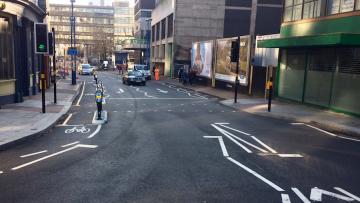 The entry to the contra flow cycle lane on Hill Street